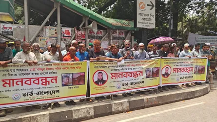 কলারোয়ায় দিনমজুর সাগর হত্যার বিচার দাবিতে মানববন্ধন