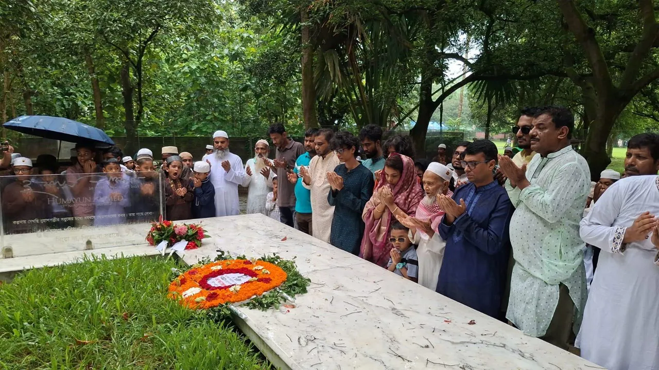 নুহাশপল্লীতে হুমায়ূন আহমেদের ১৪তম মৃত্যুবার্ষিকী পালিত