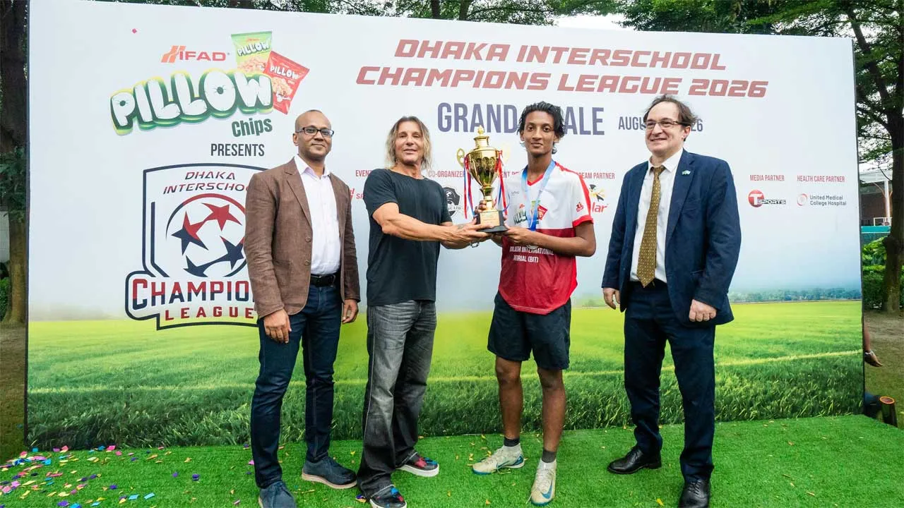 ঢাকায় স্কুল ফুটবলের গ্র্যান্ডফাইনালে আর্জেন্টাইন কিংবদন্তি কানিজিয়া