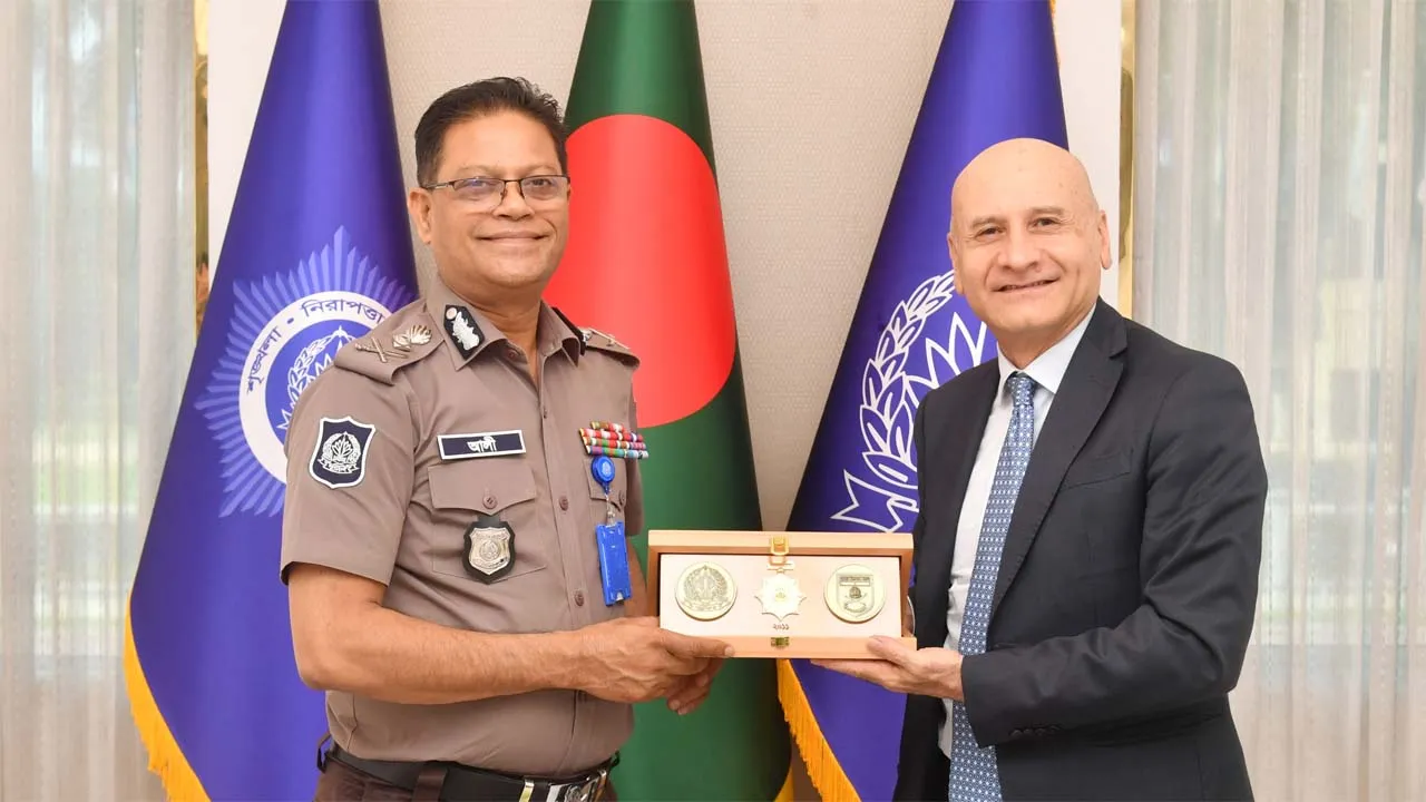 আইজিপির সাথে ইতালির রাষ্ট্রদূতের সাক্ষাৎ