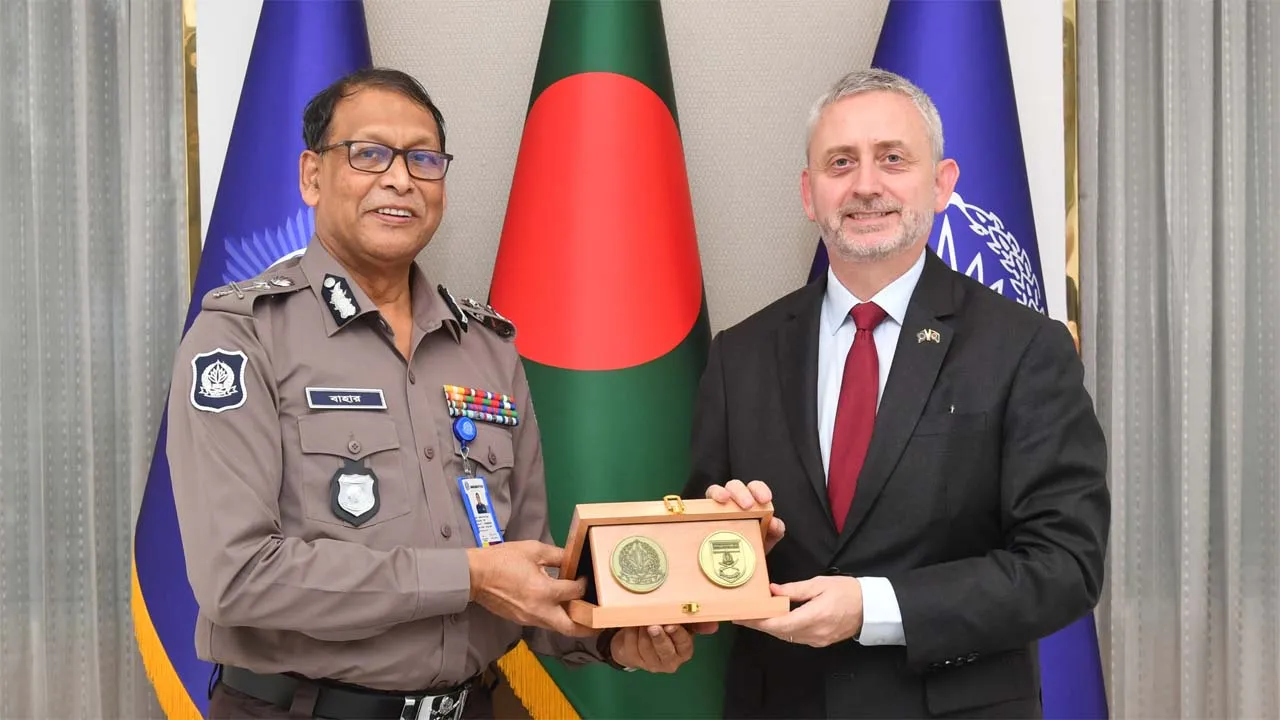 আইজিপির সাথে ইউরোপীয় ইউনিয়নের রাষ্ট্রদূতের সৌজন্য সাক্ষাৎ