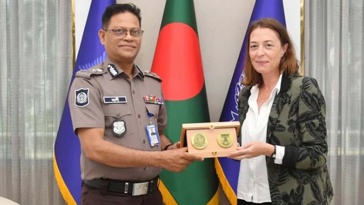 আইজিপির সাথে ফ্রান্সের ডেপুটি হোমল্যান্ড সিকিউরিটি অ্যাটাশের সাক্ষাৎ