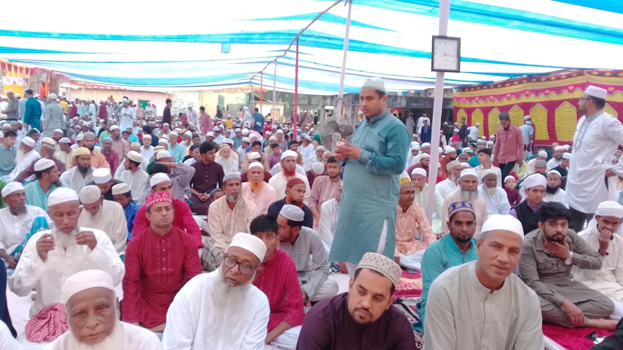 বামনা উপজেলা সৃষ্টির ৩৯ বছর পর কেন্দ্রীয় ঈদগাহে ঈদের নামাজ