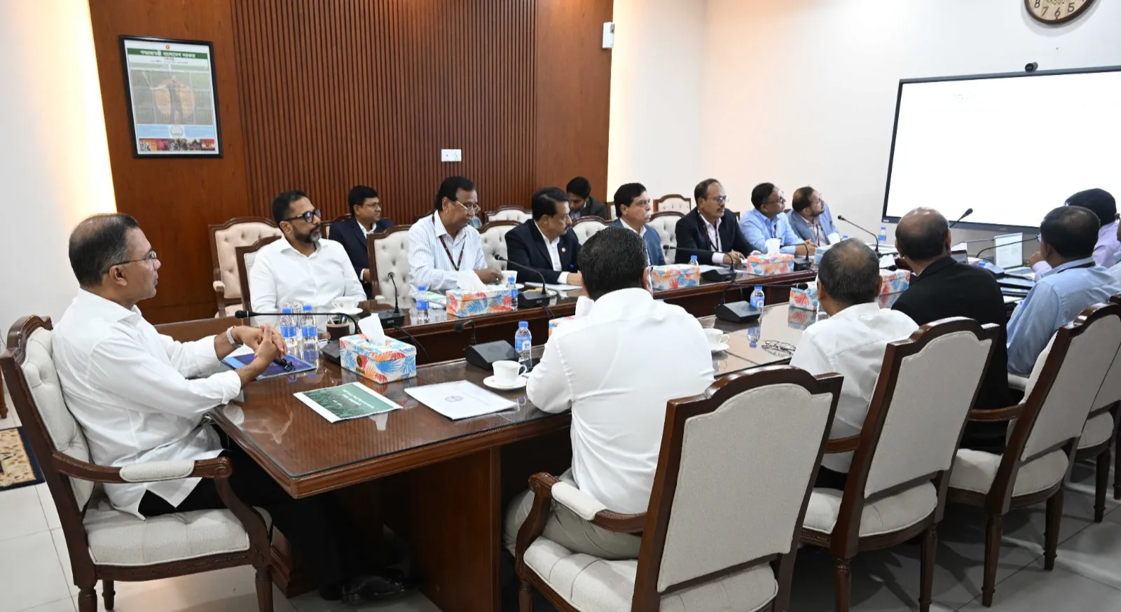 প্রধানমন্ত্রীর সভাপতিত্বে ধানমন্ডি-গুলশান লেকের সংস্কার ও উন্নয়ন সংক্রান্ত বৈঠক