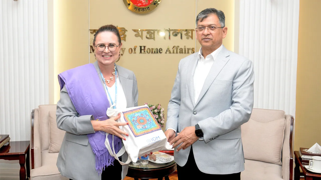 স্বরাষ্ট্রমন্ত্রীর সাথে আইওএম প্রধানের সৌজন্য সাক্ষাৎ