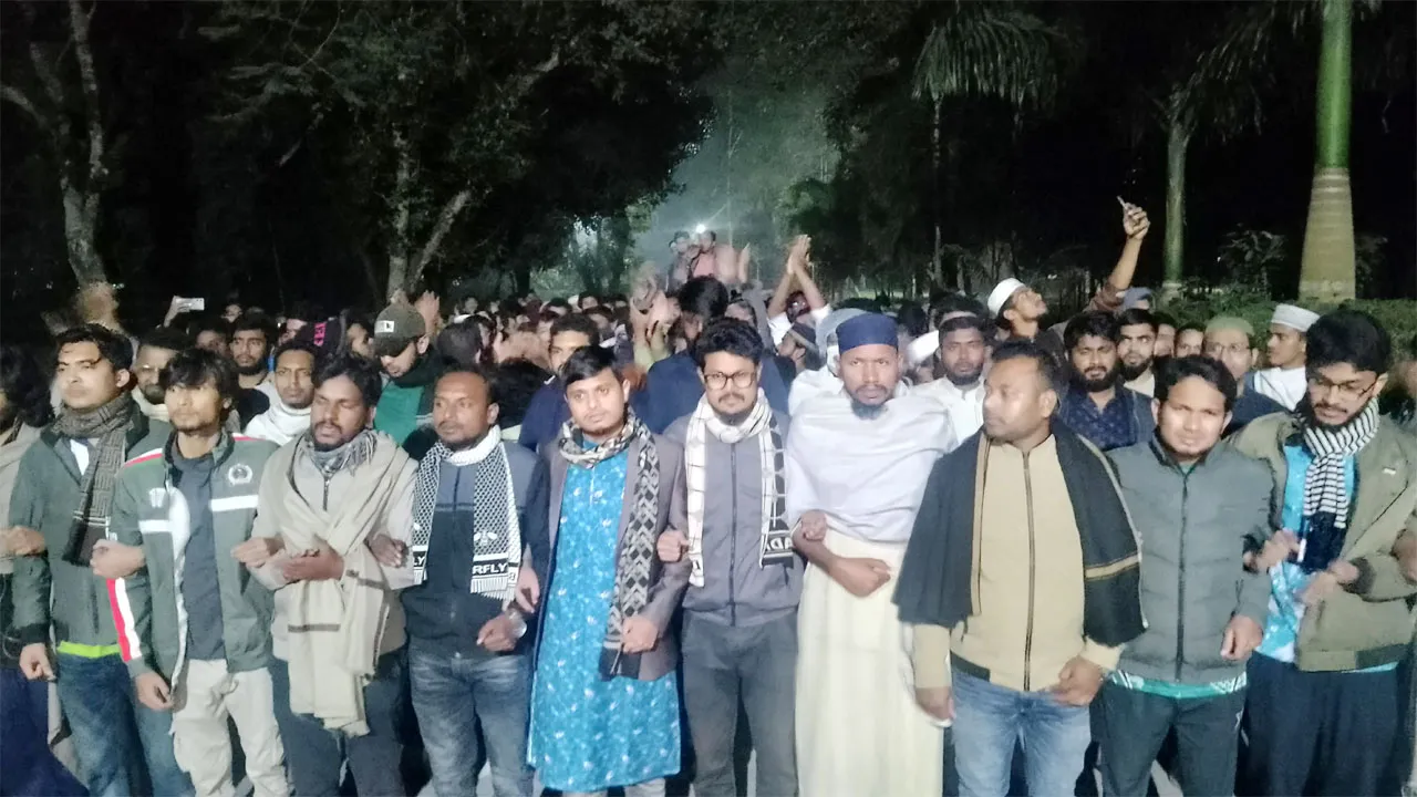 ওসমান হাদির ওপর সন্ত্রাসী হামলার প্রতিবাদে ইবিতে বিক্ষোভ