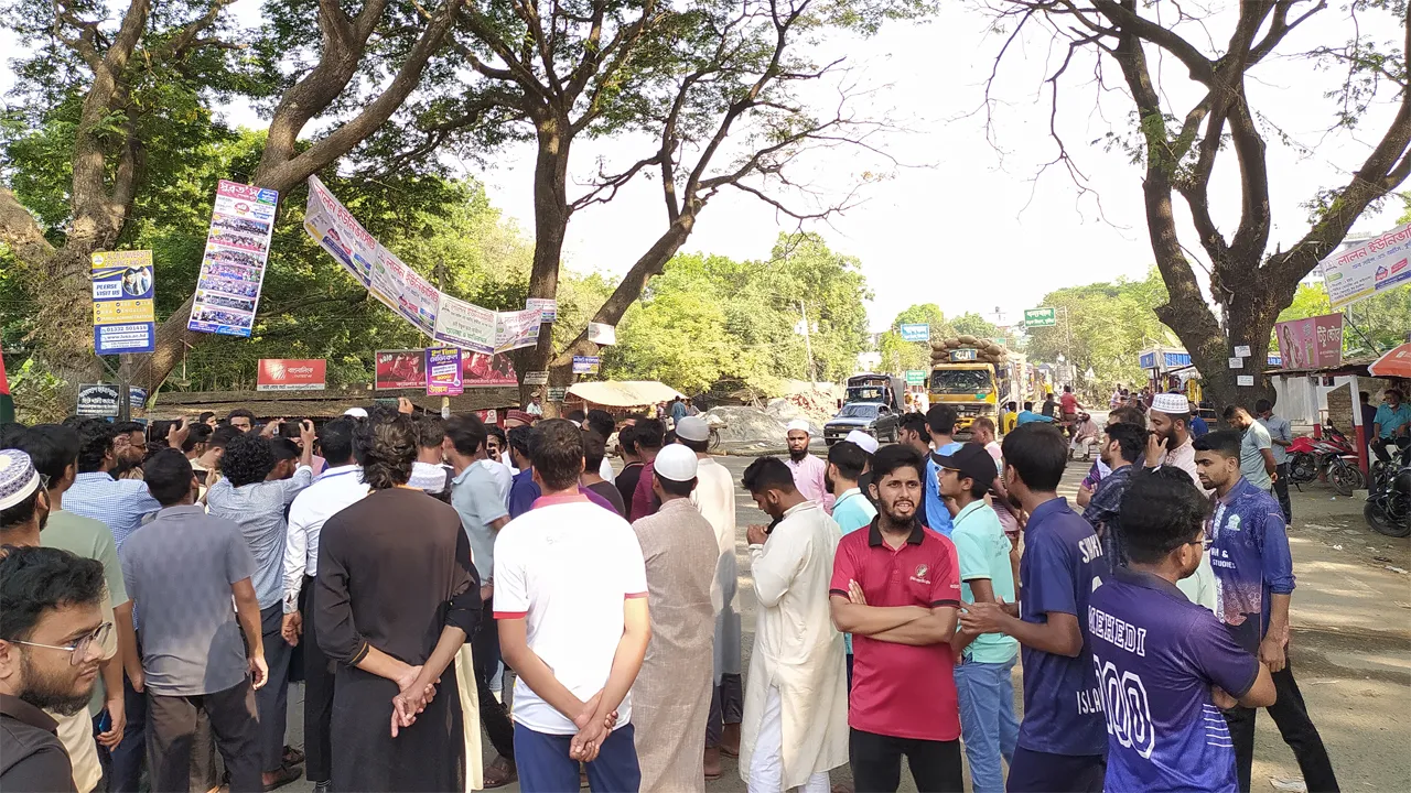 আ’লীগ নিষিদ্ধের দাবিতে ইবি শিক্ষার্থীদের মহাসড়ক অবরোধ