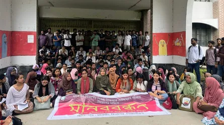 নিজ বিভাগের শিক্ষককে সভাপতি নিয়োগের দাবিতে ভবনে তালা