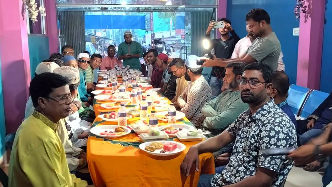দৌলতপুরে সাংবাদিকদের নিয়ে ইফতার মাহফিল
