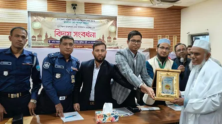 ৪ দশক বিনা বেতনে দায়িত্ব পালন করে সংবর্ধনা পেলেন ইমাম ও মুয়াজ্জিন