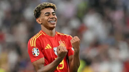 কিংবদন্তিদেরও ছাড়িয়ে যাচ্ছেন ইয়ামাল