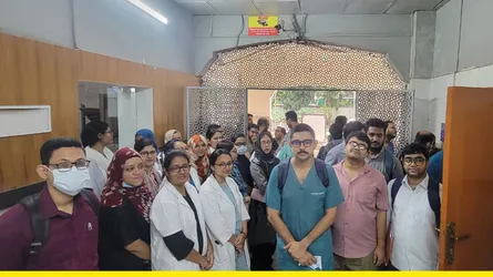 ঢামেকে অধস্তন নারী চিকিৎসককে অশোভন মন্তব্য, দেড় ঘণ্টা বন্ধ ছিল রুটিন অপারেশন