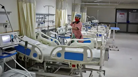 ভারতে করোনায় আক্রান্ত বৃদ্ধের মৃত্যু, বাড়ছে সংক্রমণ