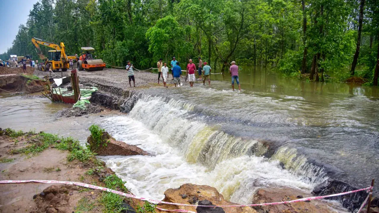 ভারতের উত্তরপূর্বাঞ্চলে বৃষ্টি, আকস্মিক বন্যা ও ভূমিধসে নিহত ৩০