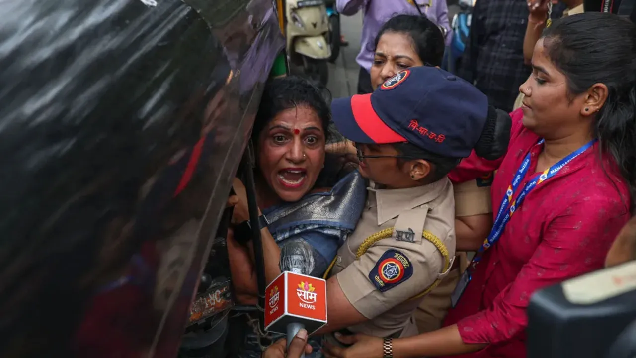 ভারতের মহারাষ্ট্রে হিন্দি ভাষা চাপিয়ে দেয়ার অভিযোগ, রাজ্যজুড়ে উত্তেজনা