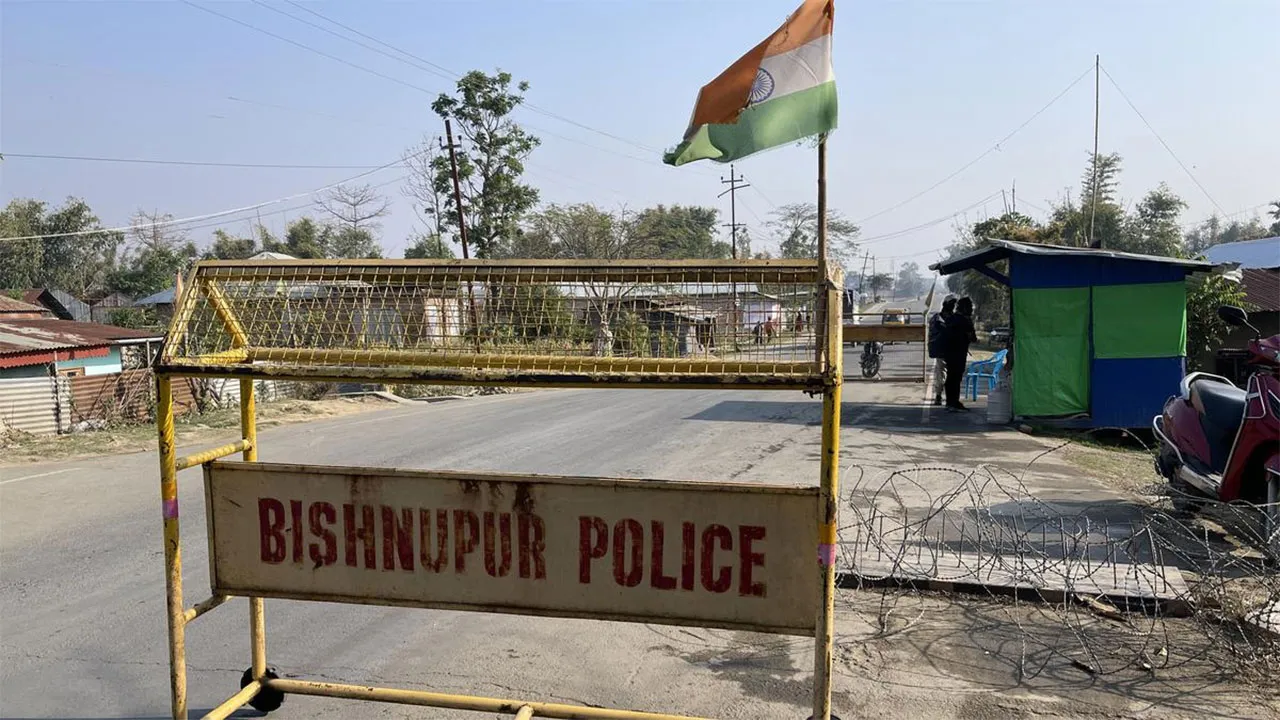 ভারতের মণিপুরে ৫ জেলায় কারফিউ জারি, ইন্টারনেট বন্ধ