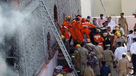 ভারতে এবার বাণিজ্যিক ভবনে অগ্নিকাণ্ডে নিহত ১৪, অধিকাংশই শিক্ষার্থী
