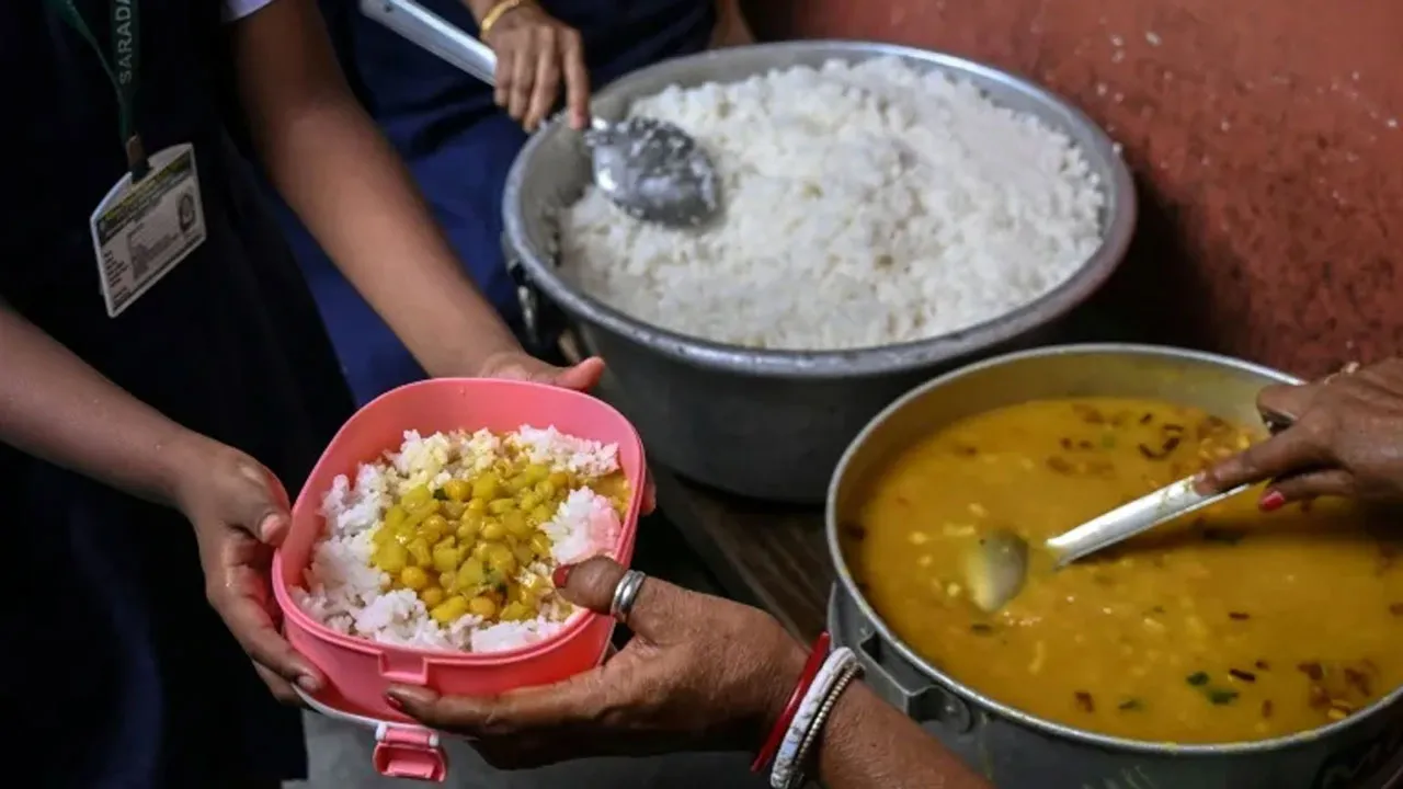 ভারতের পশ্চিমবঙ্গে বিনামূল্যে স্কুলের খাবারে ফিরছে ডিম