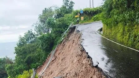 ভারতের দার্জিলিংয়ে ভারী বৃষ্টি ও ভূমিধসে নিহত ১৭