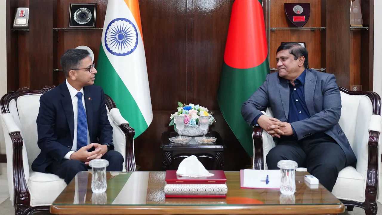 প্রধানমন্ত্রীর প্রতিরক্ষা উপদেষ্টার সাথে ভারতের হাইকমিশনানের সাক্ষাৎ
