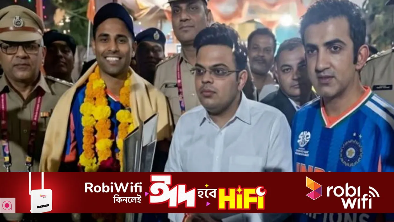 এবার বিশ্বকাপ ট্রফি নিয়ে মন্দিরে গেলেন ভারতীয় অধিনায়ক-কোচ, তীব্র সমালোচনা