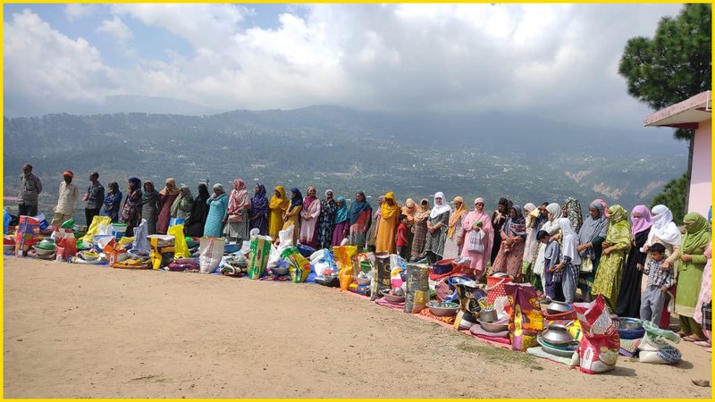 Indian-clerics-support-flood-affected-Sikhs-in-Punjab-with-30-trucks-of-relief