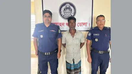 অবৈধভাবে অনুপ্রবেশের দায়ে লালমোহন থেকে ভারতীয় নাগরিক আটক