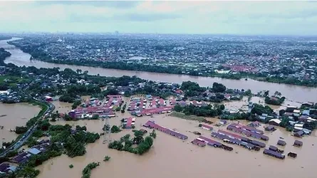 ইন্দোনেশিয়ায় বন্যা-ভূমিধসে ৮ জনের প্রাণহানি