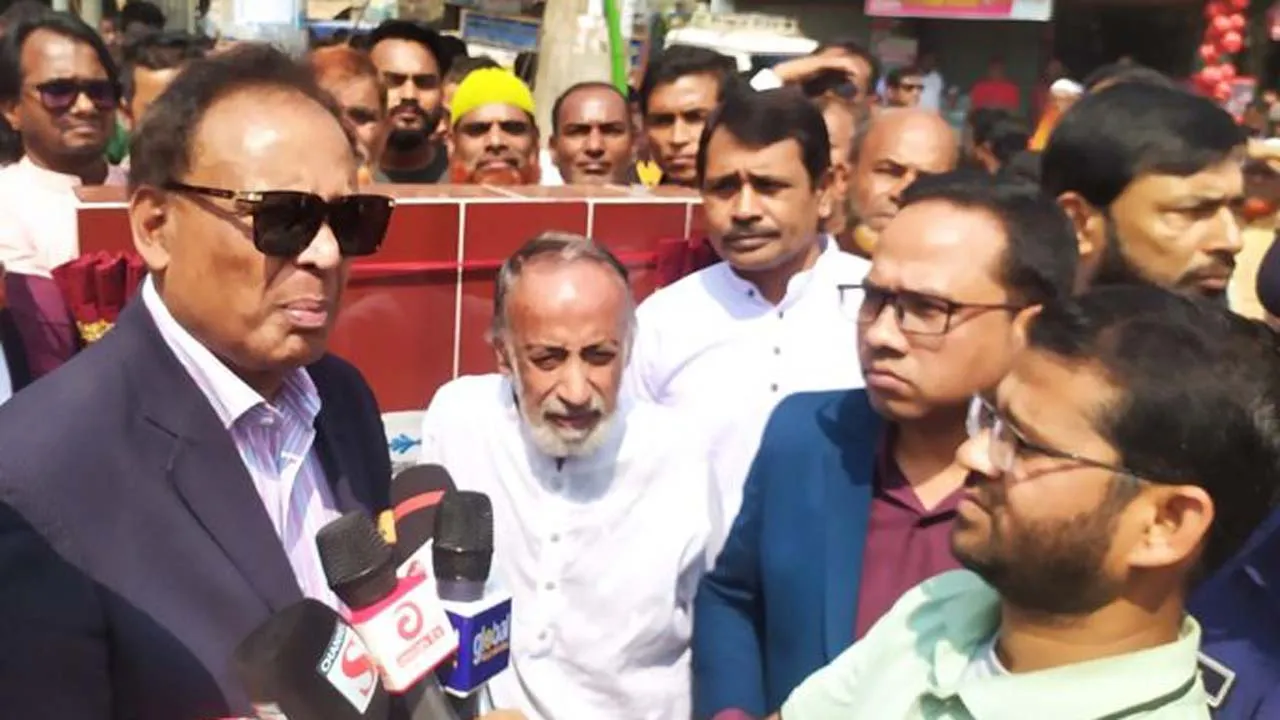 ফ্যামিলি কার্ড বিতরণে অনিয়ম সহ্য করা হবে না : তথ্যমন্ত্রী
