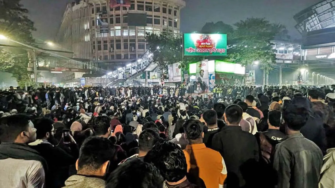শাহবাগে রাতভর অবস্থানের ঘোষণা ইনকিলাব মঞ্চের