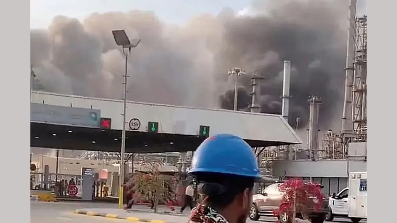 উপসাগরীয় দেশগুলোতে জ্বালানি অবকাঠামোয় ইরানের হামলা