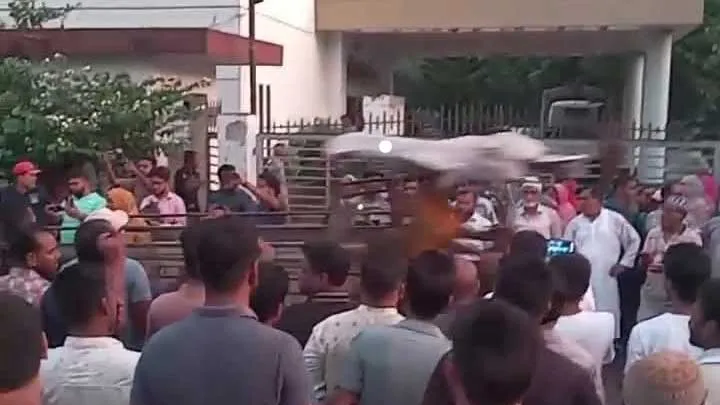 সাবেক ছাত্রদল নেতাকে ছেড়ে দেয়ার প্রতিবাদে থানা ঘেরাও