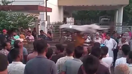 সাবেক ছাত্রদল নেতাকে ছেড়ে দেয়ার প্রতিবাদে থানা ঘেরাও
