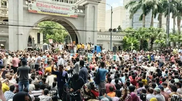 ইশরাকের সমর্থনে বিএনপি নেতাকর্মীদের রাতভর অবস্থান, সকালেও বিক্ষোভ