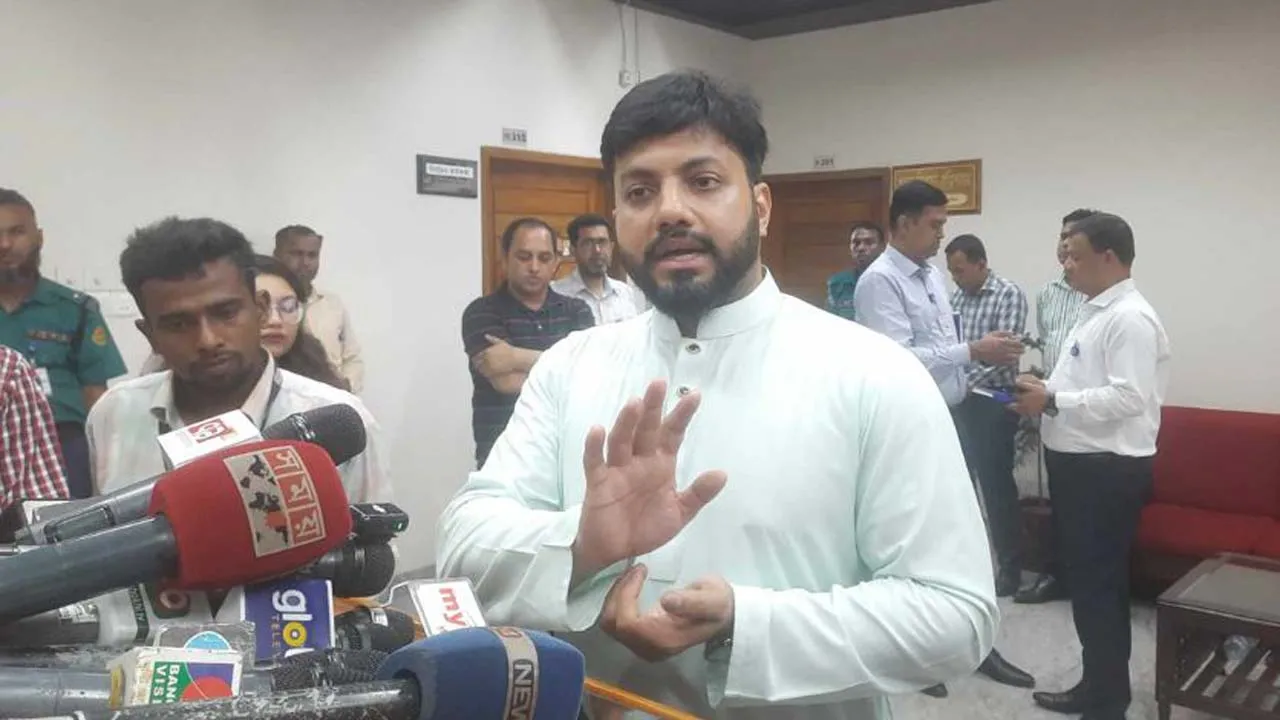 মেয়র পদের গেজেট সম্পর্কে জানতে সিইসির সাথে দেখা করলেন ইশরাক