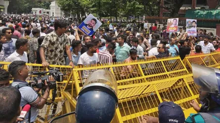 নগর ভবনে তালা, উপদেষ্টা সজিব ভুঁইয়াকে অবাঞ্ছিত ঘোষণা