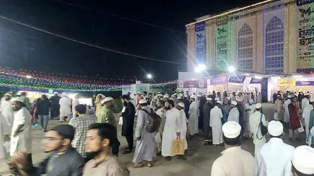 ইসলামী বইমেলায় পাঠকদের ভিড় বাড়ছে