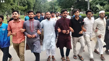 চবি শিক্ষার্থীদের ওপর হামলার বিচার চায় ইবি শিক্ষার্থীরা