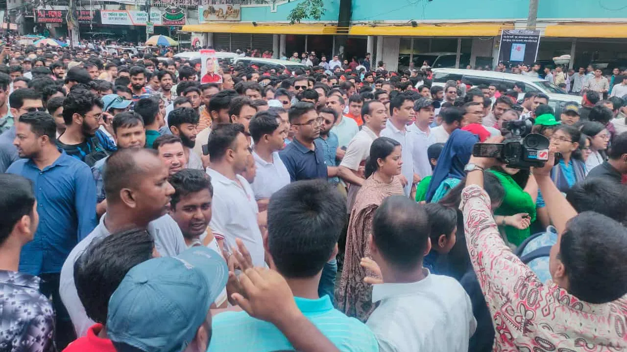 আইনশৃঙ্খলা পরিস্থিতির অবনতির প্রতিবাদে ছাত্রদলের মিছিল