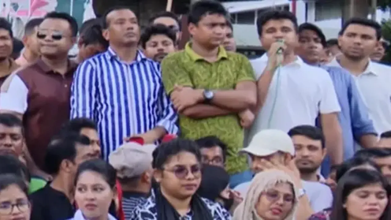 সাম্য হত্যাকাণ্ডে জড়িতদের গ্রেফতার দাবিতে শাহবাগ অবরোধ ছাত্রদলের