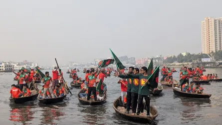 বিজয় দিবসে ১০০ নৌকা নিয়ে জবি শিবিরের নৌ-র‍্যালি