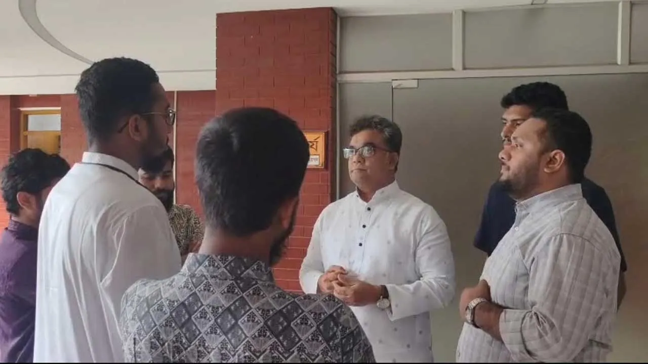 ছাত্রত্ব শেষে হলে থাকার প্রজ্ঞাপন প্রত্যাখ্যান জাকসুর