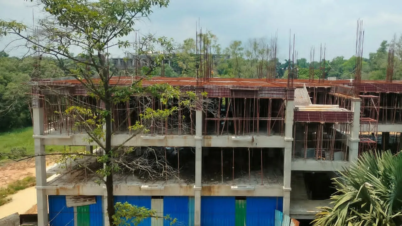 অদৃশ্য কারণে থমকে আছে জাবির নির্মাণাধীন দুই ভবনের কাজ