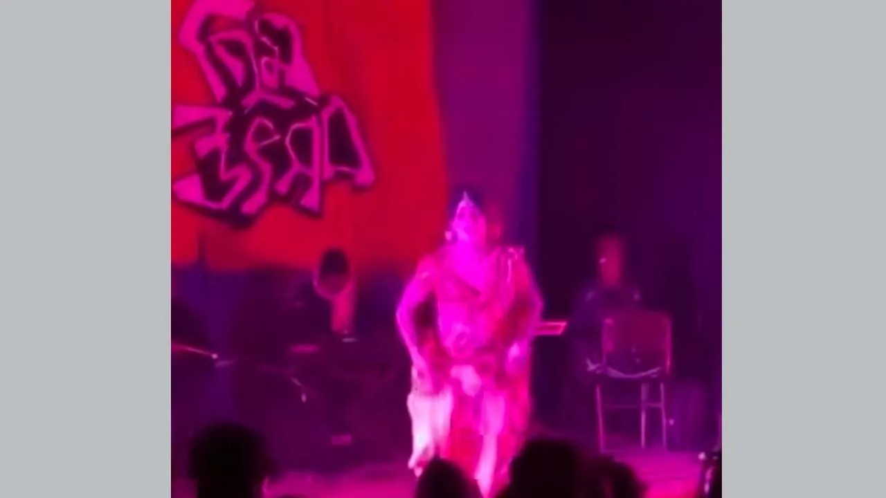 জাবিতে হিম উৎসবে ‘অশোভন’ নৃত্য ঘিরে বিতর্ক