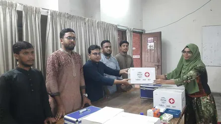 শিক্ষার্থীদের স্বাস্থ্য সুরক্ষায় জাবি ছাত্রশিবিরের ফার্স্ট এইড বক্স বিতরণ