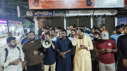 সংসদে হিজাব নিয়ে কটাক্ষের প্রতিবাদে জাবিতে শিবিরের বিক্ষোভ