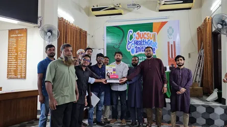 জাকসুর উদ্যোগে প্রাথমিক চিকিৎসা প্রশিক্ষণ ও সরঞ্জাম বিতরণ