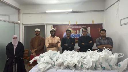 ঢাকায় অবস্থানরত দুই শতাধিক শিক্ষার্থীকে জকসুর ঈদ উপহার