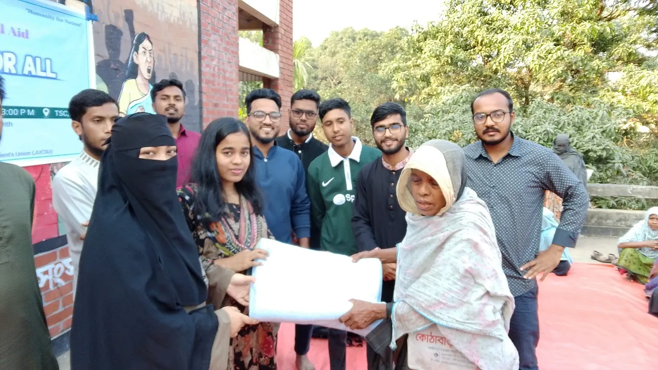 জাবিতে শীতার্তদের মাঝে ইফসা ও জাকসুর উদ্যোগে শীতবস্ত্র বিতরণ