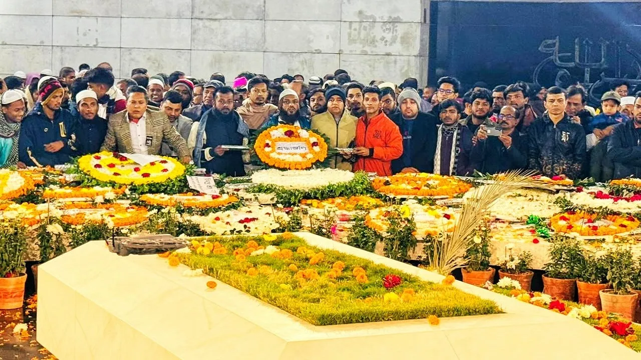 বেগম খালেদা জিয়ার মাজারে জাবি ছাত্রদলের শ্রদ্ধা